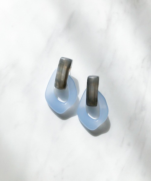 TIMELESS&THREE（タイムレスアンドスリー）の「アクリルドロップピアス（ピアス（両耳用）・レディース・ホワイト/ブラウン/グレー/グリーン/ブルー/ピンク/ホワイト系その他/グリーン系その他/ピンク系その他/ライトブルー/ベージュ/グレー系その他/ブルー系その他/ネイビー/グレー系その他2/ブラウン系その他/ブルー系その他2/ゴールド/ホワイト系その他2/グリーン系その他2/ブルー系その他3/ブルー系その他4/ブラウン系その他2/ブラウン系その他3/ホワイト系その他3/ブルー系その他5・FREE）」の16枚目の写真