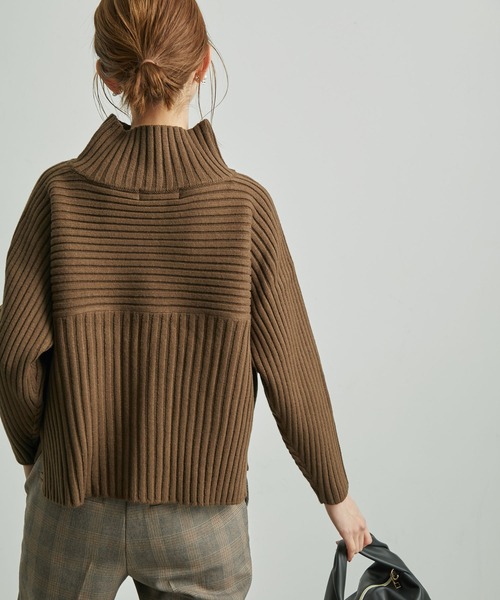 ROPE' PICNIC(ロペピクニック)の「リブ切替ニットプルオーバー/WEB限定カラー:ベージュ(ニット/セーター・レディース・ブラック/ベージュ/ブラウン/カーキ/オレンジ/グリーン/ピンク系その他/キナリ/パープル系その他/ブルー/チャコールグレー/ライトグリーン・40/38)」の4枚目の写真