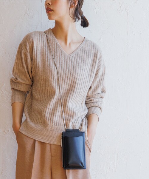 THE SHOP TK （ザ ショップ ティーケー ）の「◆スマホショルダーミニウォレットバッグ（ショルダーバッグ・レディース・ブラック/イエロー/サンドベージュ/ピンク系/ダークグリーン/ゴールド/ベージュ系5/ベージュ系その他2・00）」の13枚目の写真