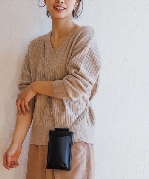 THE SHOP TK （ザ ショップ ティーケー ）の「◆スマホショルダーミニウォレットバッグ（ショルダーバッグ・レディース・ブラック/イエロー/サンドベージュ/ピンク系/ダークグリーン/ゴールド/ベージュ系5/ベージュ系その他2・00）」の14枚目の写真