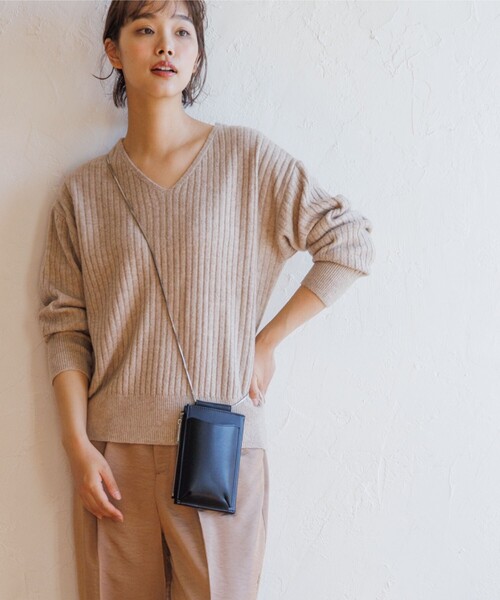 THE SHOP TK （ザ ショップ ティーケー ）の「◆スマホショルダーミニウォレットバッグ（ショルダーバッグ・レディース・ブラック/イエロー/サンドベージュ/ピンク系/ダークグリーン/ゴールド/ベージュ系5/ベージュ系その他2・00）」の16枚目の写真