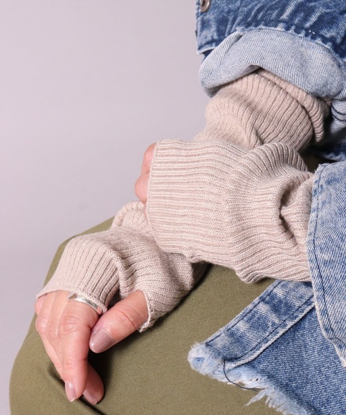 BAYBLO(ベイブロ)の「(SB)リブ ニット アームウォーマー(アームカバー・レディース・ブラック/杢グレー/ダークグリーン/チャコールグレー/ダークブラウン/グレイッシュベージュ/ネイビー/オフホワイト/ワイン・FREE)」の17枚目の写真