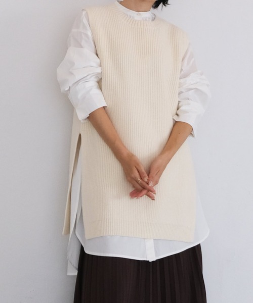 AKTE(アクテ)の「ニットロングベスト(ベスト・レディース・ホワイト/ネイビー・FREE)」の2枚目の写真