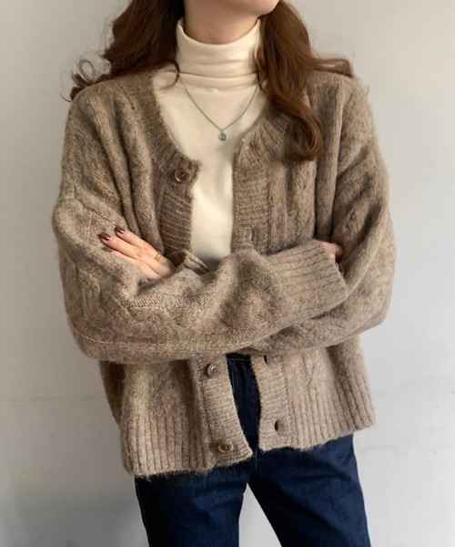CLEA（クレア）の「ケーブル柄ショート丈ニットカーディガン（カーディガン/ボレロ・レディース・モカ/アイボリー・FREE）」の7枚目の写真