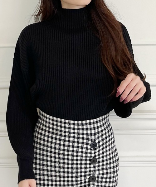 MIIA（ミーア）の「もちもちボトルネックニット（ニット/セーター・レディース・ブラック/オフホワイト/ブルー/グリーン/ピンク/オレンジ/イエロー/ベージュ・FREE）」の22枚目の写真