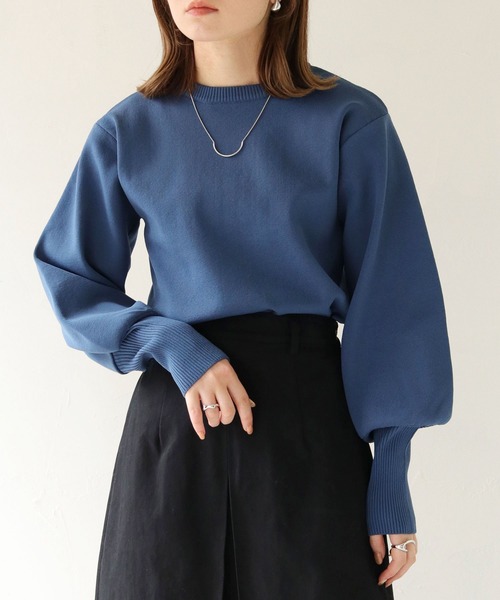 HER CLOSET（ハークローゼット）の「【shemoshelly】WEB限定ボリュームスリーブロングリブスウェットライクニット（ニット/セーター・レディース・ブラック/スモークピンク/オフホワイト/ブルー/ライトグレー/マスタード・M）」の4枚目の写真