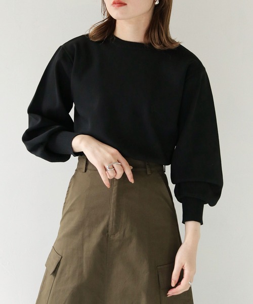 HER CLOSET（ハークローゼット）の「【shemoshelly】WEB限定ボリュームスリーブロングリブスウェットライクニット（ニット/セーター・レディース・ブラック/スモークピンク/オフホワイト/ブルー/ライトグレー/マスタード・M）」の3枚目の写真