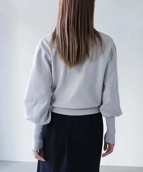 HER CLOSET（ハークローゼット）の「【shemoshelly】WEB限定ボリュームスリーブロングリブスウェットライクニット（ニット/セーター・レディース・ブラック/スモークピンク/オフホワイト/ブルー/ライトグレー/マスタード・M）」の9枚目の写真