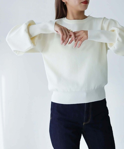 HER CLOSET（ハークローゼット）の「【shemoshelly】WEB限定ボリュームスリーブロングリブスウェットライクニット（ニット/セーター・レディース・ブラック/スモークピンク/オフホワイト/ブルー/ライトグレー/マスタード・M）」の22枚目の写真