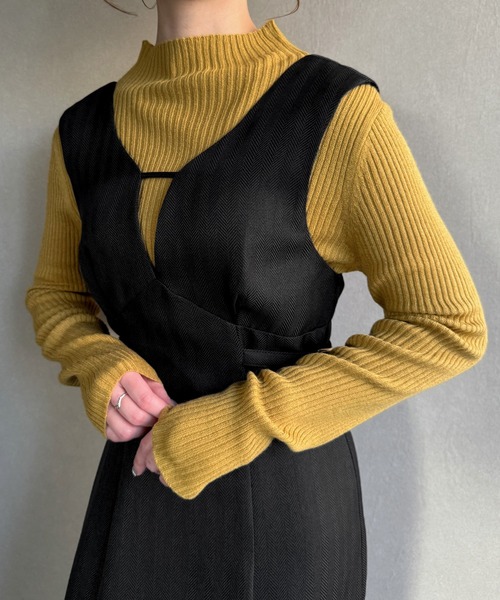 JUNOAH（ジュノア）の「ボトルネックリブニット（ニット/セーター・レディース・オフホワイト/グリーン/ブラック/ベージュ/ブルー/ピンク系その他/グレイッシュベージュ/イエロー・MEDIUM/LARGE）」の7枚目の写真