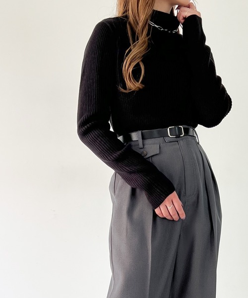 JUNOAH（ジュノア）の「ボトルネックリブニット（ニット/セーター・レディース・オフホワイト/グリーン/ブラック/ベージュ/ブルー/ピンク系その他/グレイッシュベージュ/イエロー・MEDIUM/LARGE）」の13枚目の写真