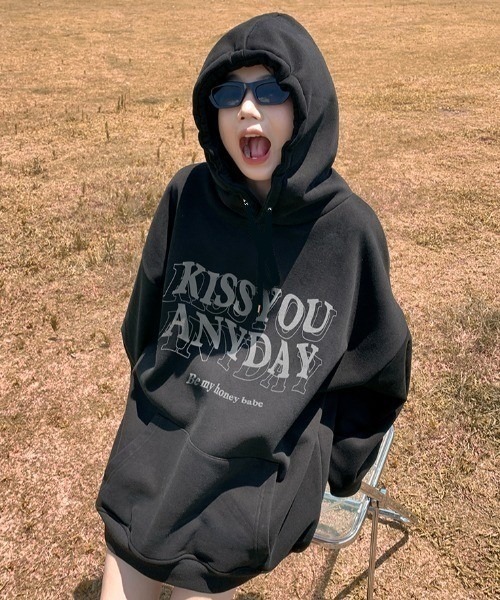 MGV(エムジーヴィー)の「ストリートセンターロゴパーカー(パーカー・レディース・ブラック/ホワイト・X-LARGE/LARGE/MEDIUM)」の1枚目の写真