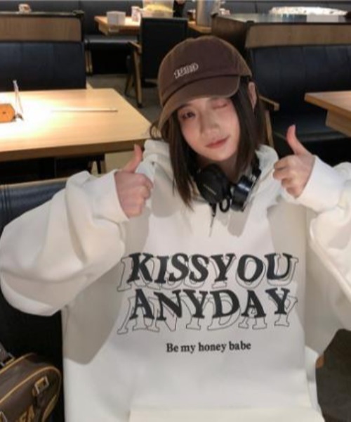 MGV(エムジーヴィー)の「ストリートセンターロゴパーカー(パーカー・レディース・ブラック/ホワイト・X-LARGE/LARGE/MEDIUM)」の3枚目の写真