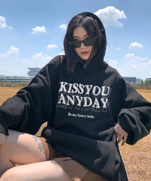 MGV(エムジーヴィー)の「ストリートセンターロゴパーカー(パーカー・レディース・ブラック/ホワイト・X-LARGE/LARGE/MEDIUM)」の6枚目の写真