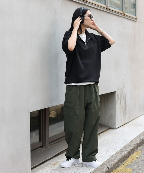 COLONY 2139（コロニートゥーワンスリーナイン）の「WEB/一部店舗限定 ダンボールスタンドハーフジップビッグプルオーバー（Tシャツ/カットソー・メンズ・ブラック/グリーン/ホワイト/ネイビー・MEDIUM/LARGE）」の22枚目の写真