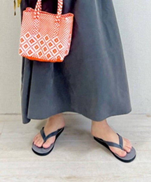 EL NIDO FLIPS（エルニドフリップス）の「el nido flips | 〈別注〉ビーチサンダル WOMEN（サンダル・レディース・グレー/ブラック/ベージュ・38/37/36）」の3枚目の写真