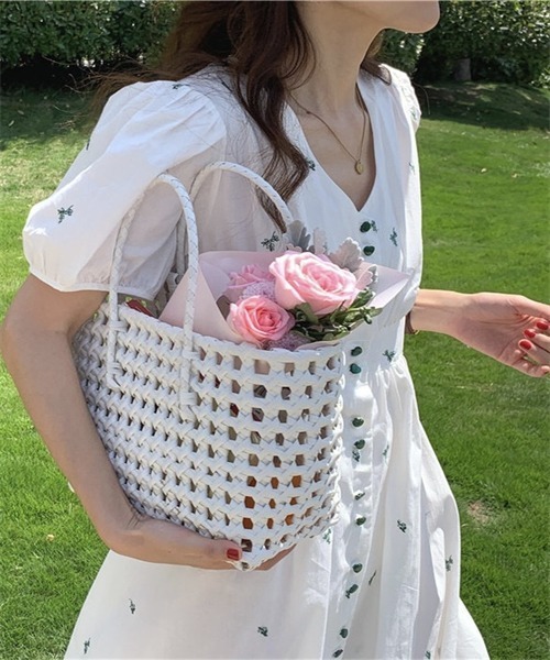 Dream garden(ドリームガーデン)の「ハートボタン 総花刺繍ワンピース(シャツワンピース・レディース・グリーン/ブルー・M/L)」の13枚目の写真