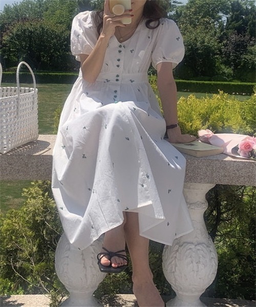 Dream garden(ドリームガーデン)の「ハートボタン 総花刺繍ワンピース(シャツワンピース・レディース・グリーン/ブルー・M/L)」の7枚目の写真