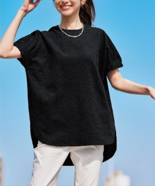 IEDIT（イディット）の「ＩＥＤＩＴ　タックスリーブと後ろファスナーで着映えする　ＵＶカット＆吸汗速乾サッカーカットソーのゆるっとプルオーバー（Tシャツ/カットソー・レディース・ブラック/ベージュ/ネイビー・MEDIUM/LARGE/X-LARGE/XX-LARGE/SMALL）」の3枚目の写真