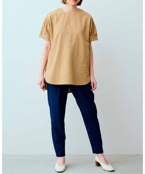 IEDIT（イディット）の「ＩＥＤＩＴ　タックスリーブと後ろファスナーで着映えする　ＵＶカット＆吸汗速乾サッカーカットソーのゆるっとプルオーバー（Tシャツ/カットソー・レディース・ブラック/ベージュ/ネイビー・MEDIUM/LARGE/X-LARGE/XX-LARGE/SMALL）」の13枚目の写真