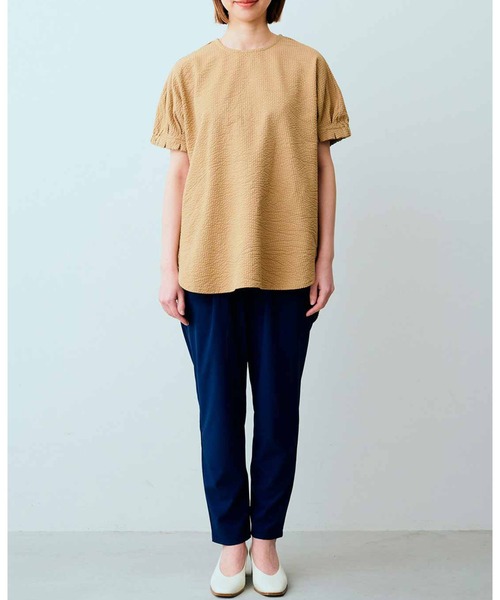 IEDIT（イディット）の「ＩＥＤＩＴ　タックスリーブと後ろファスナーで着映えする　ＵＶカット＆吸汗速乾サッカーカットソーのゆるっとプルオーバー（Tシャツ/カットソー・レディース・ブラック/ベージュ/ネイビー・MEDIUM/LARGE/X-LARGE/XX-LARGE/SMALL）」の14枚目の写真