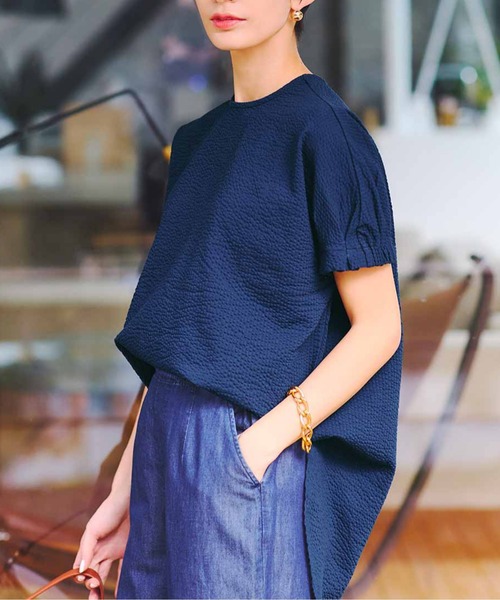 IEDIT（イディット）の「ＩＥＤＩＴ　タックスリーブと後ろファスナーで着映えする　ＵＶカット＆吸汗速乾サッカーカットソーのゆるっとプルオーバー（Tシャツ/カットソー・レディース・ブラック/ベージュ/ネイビー・MEDIUM/LARGE/X-LARGE/XX-LARGE/SMALL）」の17枚目の写真