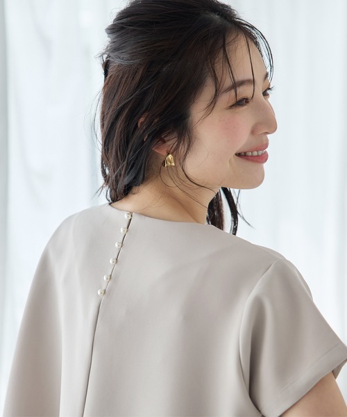 coca（coca）（コカ）の「セットアップ対応バックパールブラウス（シャツ/ブラウス・レディース・ライトベージュ/ブラック・M/L）」の12枚目の写真