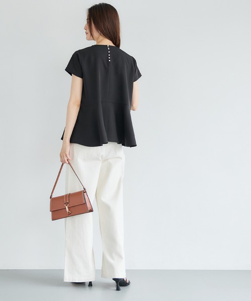 coca（coca）（コカ）の「セットアップ対応バックパールブラウス（シャツ/ブラウス・レディース・ライトベージュ/ブラック・M/L）」の6枚目の写真