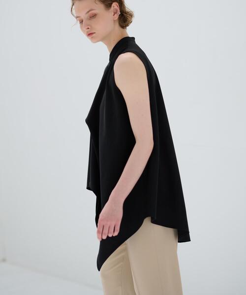 LANVIN en Bleu（ランバンオンブルー）の「アシンメヘムスキッパーブラウス（シャツ/ブラウス・レディース・ベージュ/チャコールグレー・38）」の5枚目の写真
