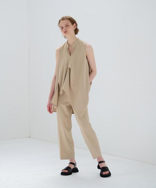 LANVIN en Bleu（ランバンオンブルー）の「アシンメヘムスキッパーブラウス（シャツ/ブラウス・レディース・ベージュ/チャコールグレー・38）」の8枚目の写真