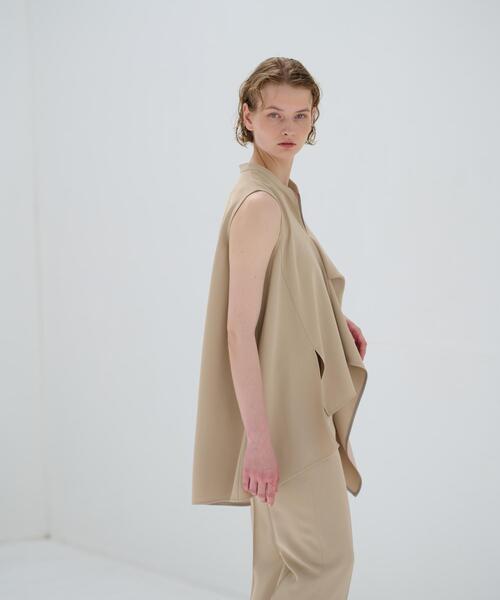 LANVIN en Bleu（ランバンオンブルー）の「アシンメヘムスキッパーブラウス（シャツ/ブラウス・レディース・ベージュ/チャコールグレー・38）」の9枚目の写真