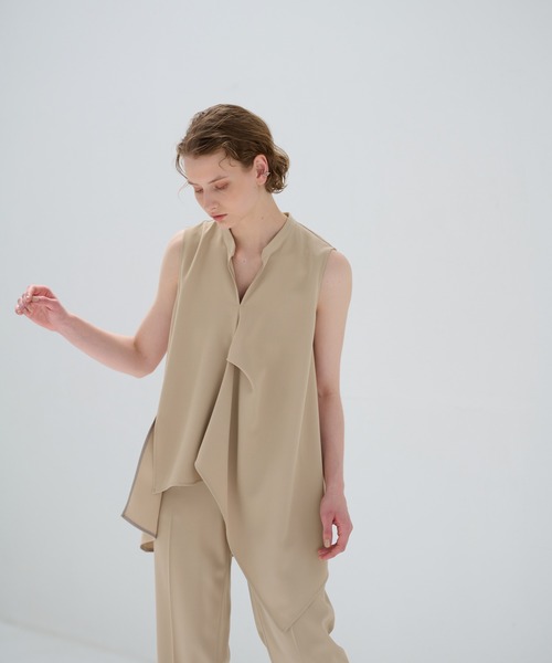 LANVIN en Bleu（ランバンオンブルー）の「アシンメヘムスキッパーブラウス（シャツ/ブラウス・レディース・ベージュ/チャコールグレー・38）」の18枚目の写真