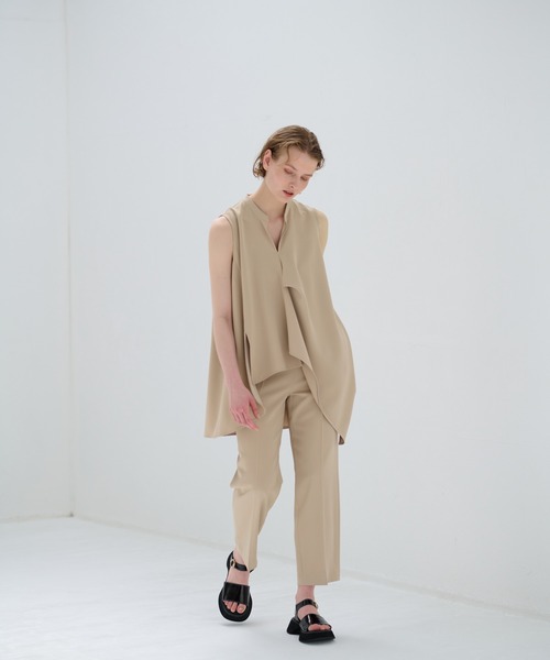 LANVIN en Bleu（ランバンオンブルー）の「アシンメヘムスキッパーブラウス（シャツ/ブラウス・レディース・ベージュ/チャコールグレー・38）」の20枚目の写真