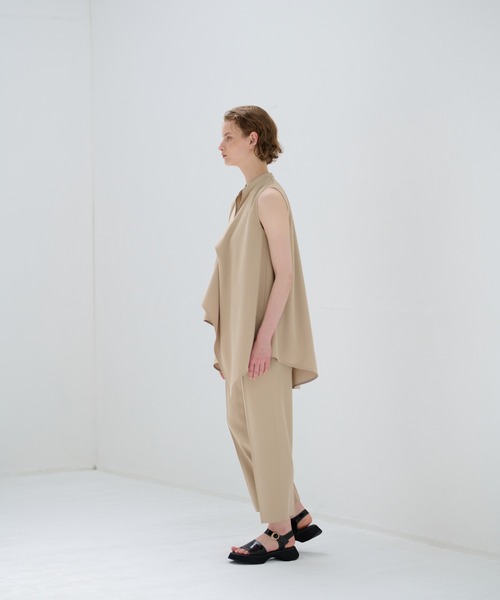 LANVIN en Bleu（ランバンオンブルー）の「アシンメヘムスキッパーブラウス（シャツ/ブラウス・レディース・ベージュ/チャコールグレー・38）」の21枚目の写真