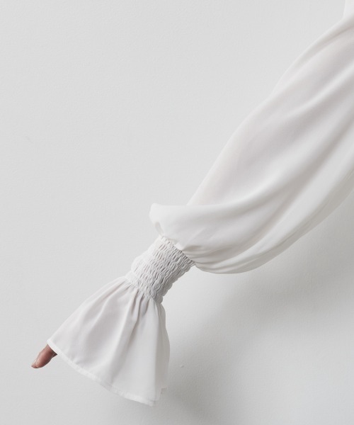 CHIC STYLE（シックスタイル）の「＜大きいサイズ＞フリル袖ノーカラーブラウス シックスタイル（シャツ/ブラウス・レディース・ブラック/オフホワイト・LL/3L/L/4L/5L）」の20枚目の写真