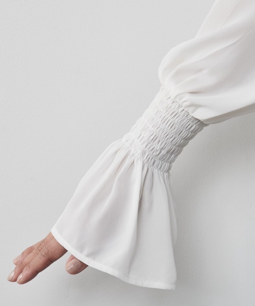 CHIC STYLE（シックスタイル）の「＜大きいサイズ＞フリル袖ノーカラーブラウス シックスタイル（シャツ/ブラウス・レディース・ブラック/オフホワイト・LL/3L/L/4L/5L）」の21枚目の写真