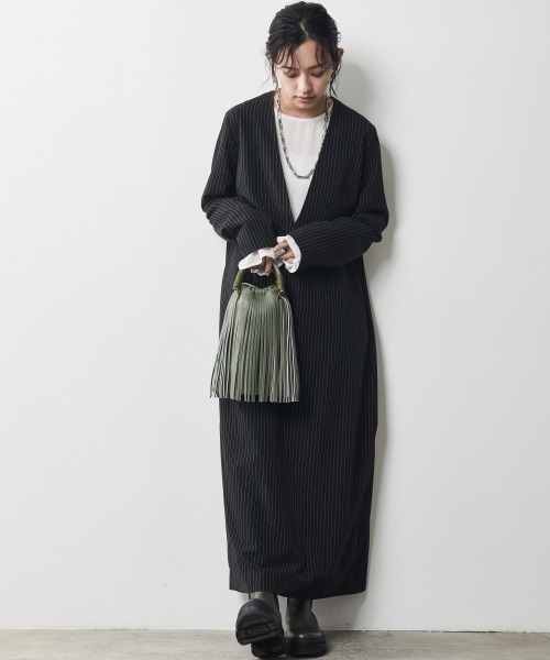 CHIC STYLE（シックスタイル）の「＜大きいサイズ＞フリル袖ノーカラーブラウス シックスタイル（シャツ/ブラウス・レディース・ブラック/オフホワイト・LL/3L/L/4L/5L）」の11枚目の写真