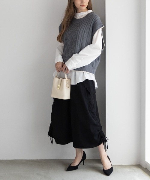 NAVY(ネイビー)の「時短ニットベスト+バンドカラーシャツ セット アンサンブル(ベスト・レディース・ブルー/アイボリー/カーキ・フリー)」の3枚目の写真