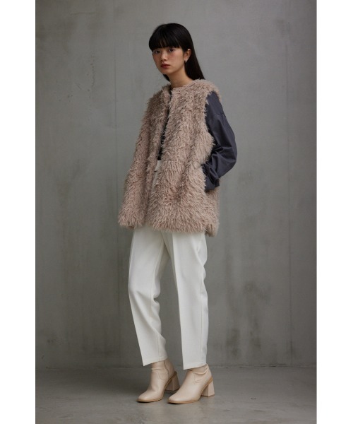 AZUL by moussy（アズールバイマウジー）の「プードルフェイクファーベスト（ベスト・レディース・ブラック系その他/ライトベージュ/グレー・FREE）」の14枚目の写真