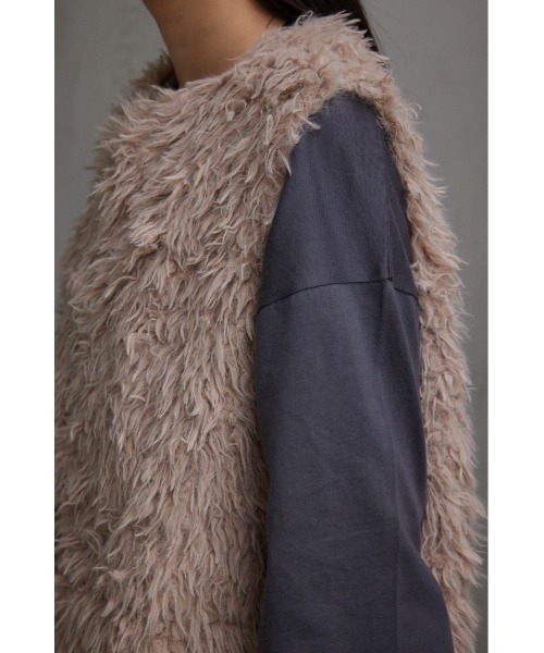 AZUL by moussy（アズールバイマウジー）の「プードルフェイクファーベスト（ベスト・レディース・ブラック系その他/ライトベージュ/グレー・FREE）」の19枚目の写真