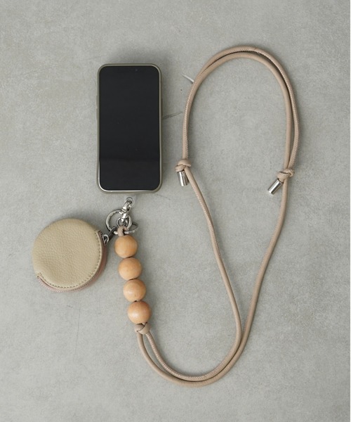 Actually(アクチュアリー)の「ウッドビーズ 本革マルチスマホストラップ(スマホグッズ・レディース・ブラック/グレー/ベージュ・フリー)」の3枚目の写真