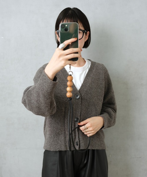 Actually(アクチュアリー)の「ウッドビーズ 本革マルチスマホストラップ(スマホグッズ・レディース・ブラック/グレー/ベージュ・フリー)」の6枚目の写真