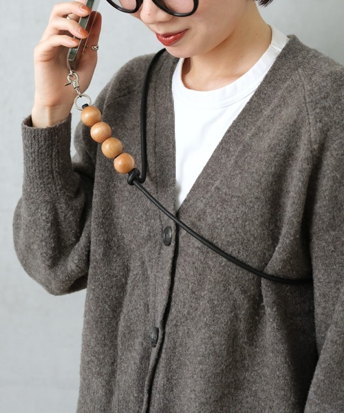 Actually(アクチュアリー)の「ウッドビーズ 本革マルチスマホストラップ(スマホグッズ・レディース・ブラック/グレー/ベージュ・フリー)」の9枚目の写真