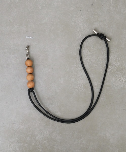 Actually(アクチュアリー)の「ウッドビーズ 本革マルチスマホストラップ(スマホグッズ・レディース・ブラック/グレー/ベージュ・フリー)」の15枚目の写真