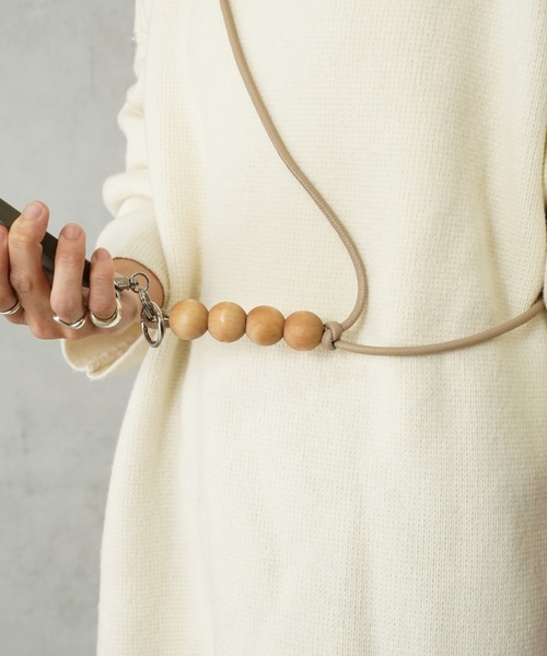 Actually(アクチュアリー)の「ウッドビーズ 本革マルチスマホストラップ(スマホグッズ・レディース・ブラック/グレー/ベージュ・フリー)」の22枚目の写真