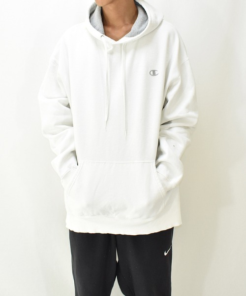 Champion(チャンピオン)の「【ヴィンテージ古着】Champion / チャンピオン ロゴ刺繍 スウェットパーカー(パーカー・メンズ・ホワイト・XX-LARGE)」の1枚目の写真