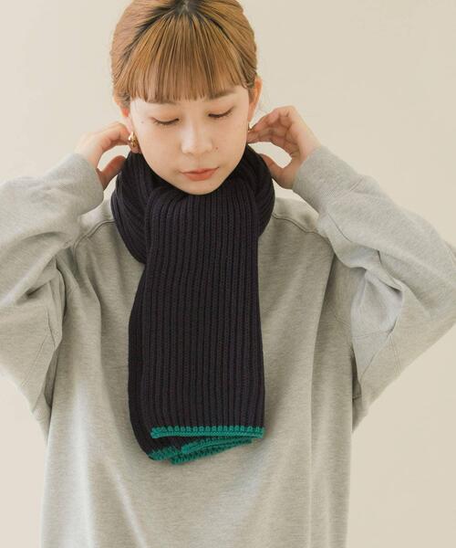 SMELLY（スメリー）の「ニットバイカラーマフラー（マフラー・レディース・ネイビー/グリーン・-）」の17枚目の写真