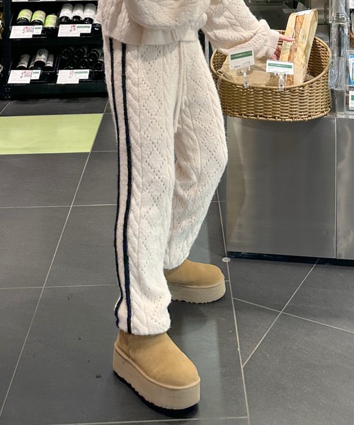 Alley by w closet（アリーバイダブルクローゼット）の「【Alley】ライン入り透かしケーブルニットパンツ（その他パンツ・レディース・グレー/キナリ・FREE）」の2枚目の写真