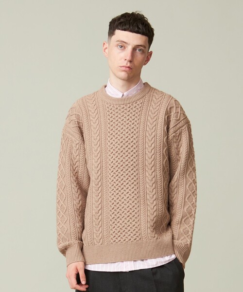 J.PRESS YORK STREET(ジェイプレスヨークストリート)の「【UNISEX】アランケーブルニット(ニット/セーター・メンズ・グレー系/ベージュ系/ダークグリーン系/アイボリー系・LARGE/MEDIUM/SMALL)」の2枚目の写真