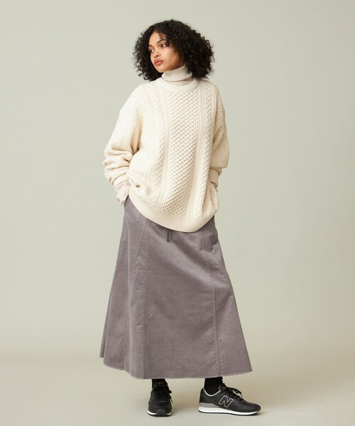 J.PRESS YORK STREET(ジェイプレスヨークストリート)の「【UNISEX】アランケーブルニット(ニット/セーター・メンズ・グレー系/ベージュ系/ダークグリーン系/アイボリー系・LARGE/MEDIUM/SMALL)」の20枚目の写真